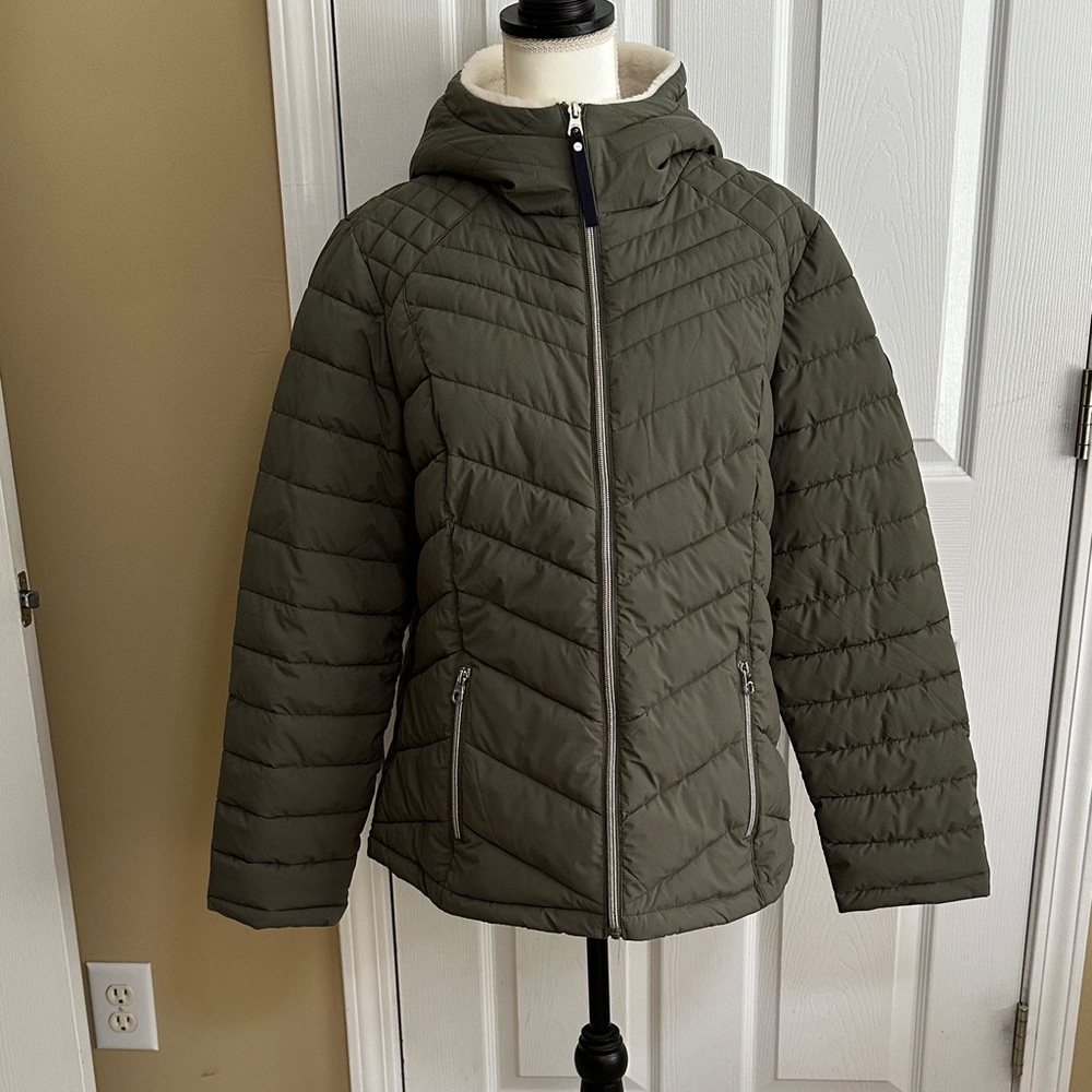 Nautica Women’s XL Olive Quilted Hooded Jacket. Very warm.